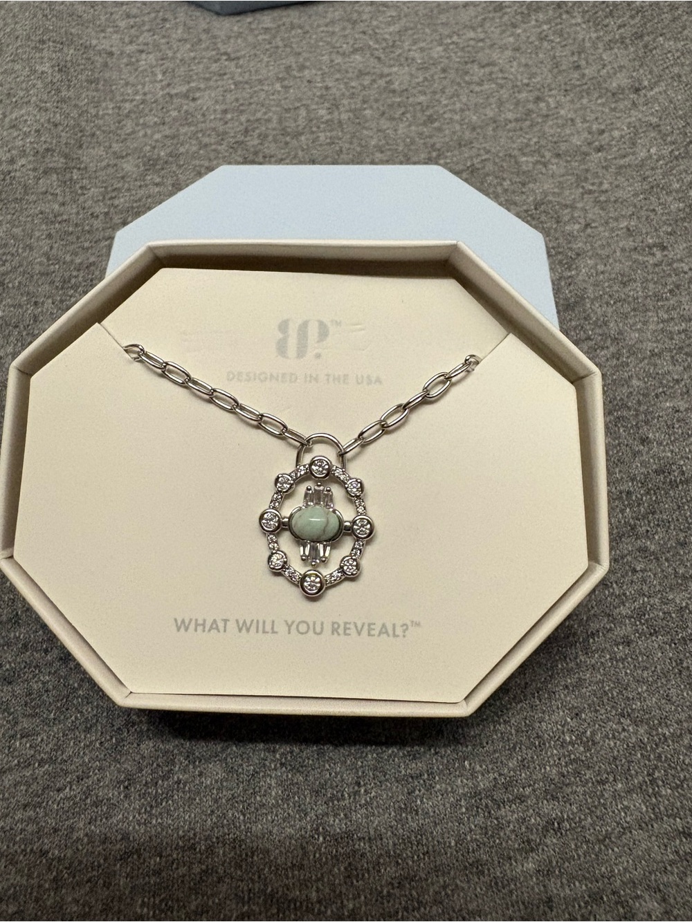 Garden Window og necklace